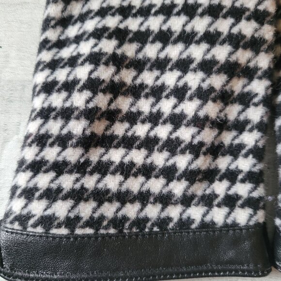 Houndstooth Wool-Blend Touchscreen Gloves For Women - Picture 2 of 4